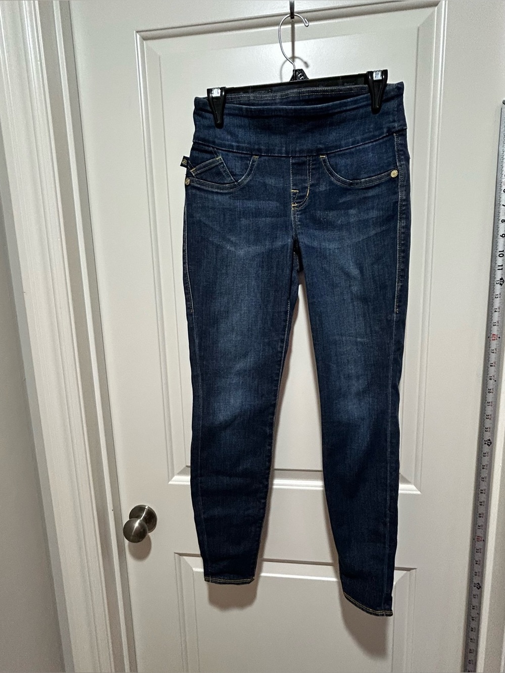 Rock & Republic Dark Blue Womens size 6 Stretch Pull On Slimming Jeggings.